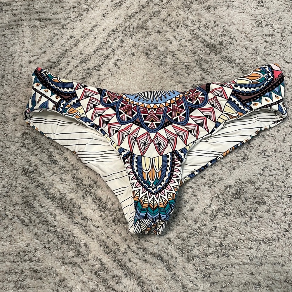 Reversible cheeky bathing suit bottoms